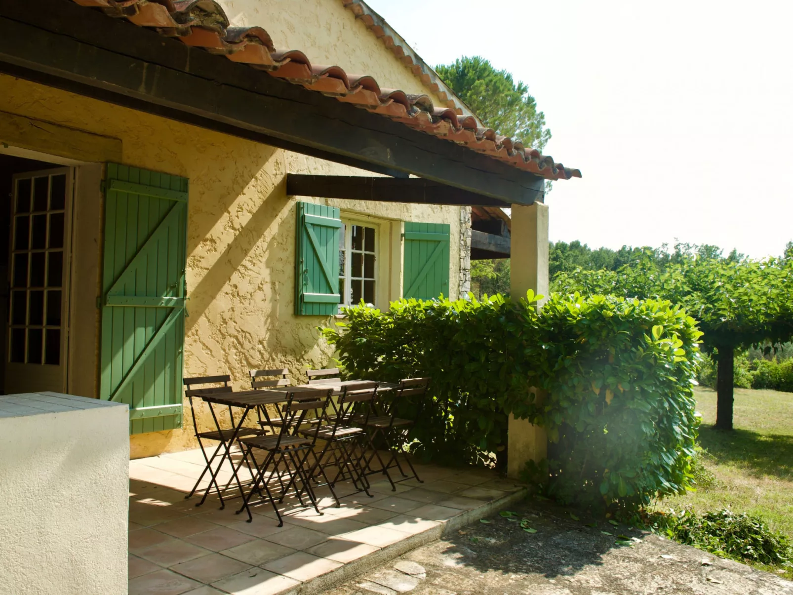 CLOS DES CHENES - Outside