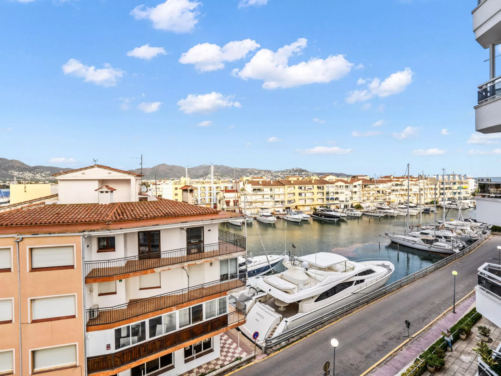 WELCS APARTAMENTO 226 EMP frente al Canal - Outside