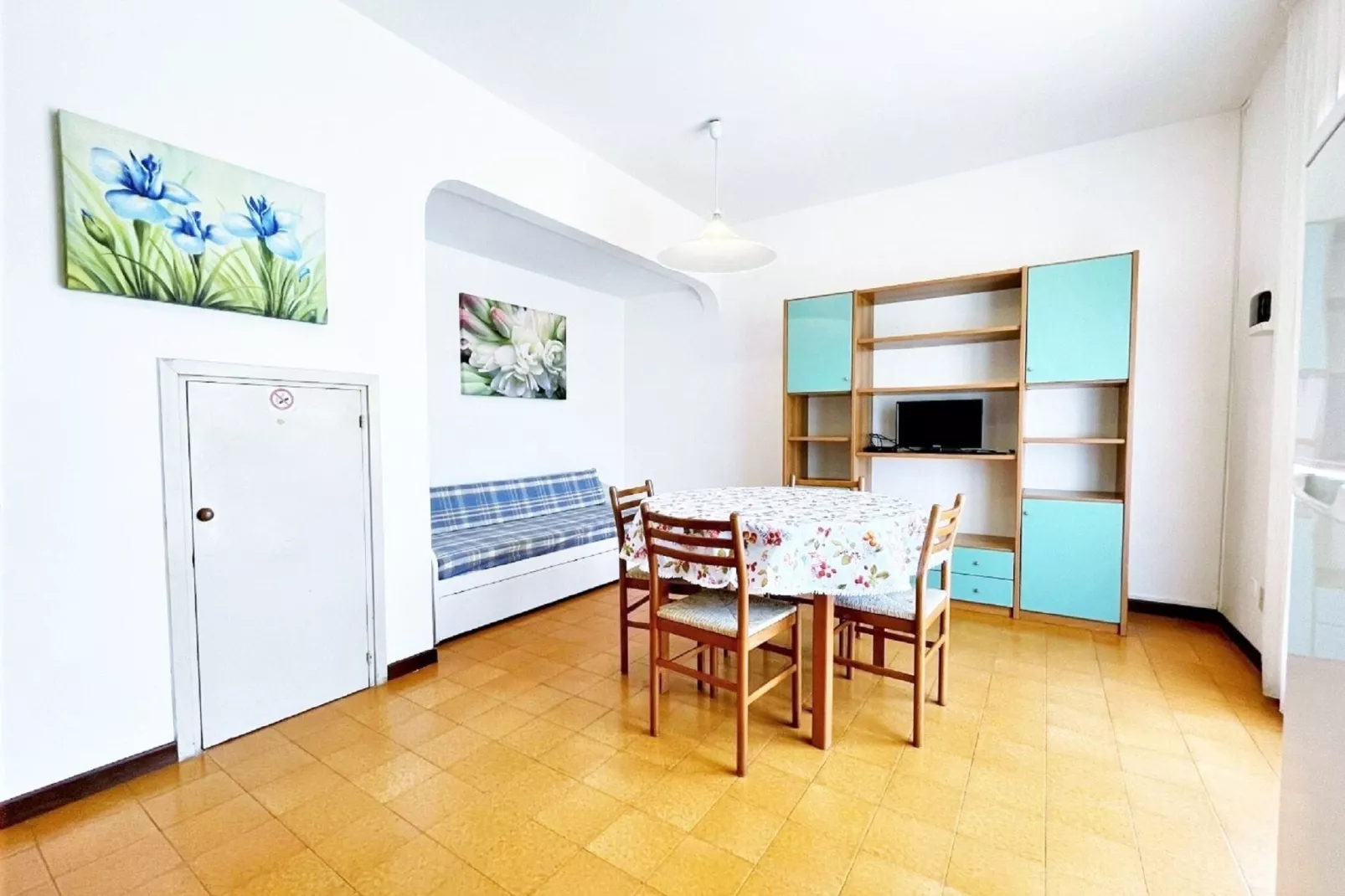 LN 26/91-Living room