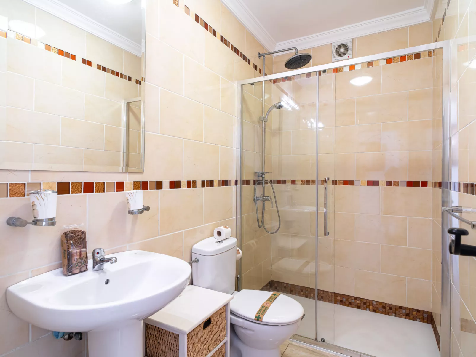 Capistrano Village Garden by Casasol - Drinnen