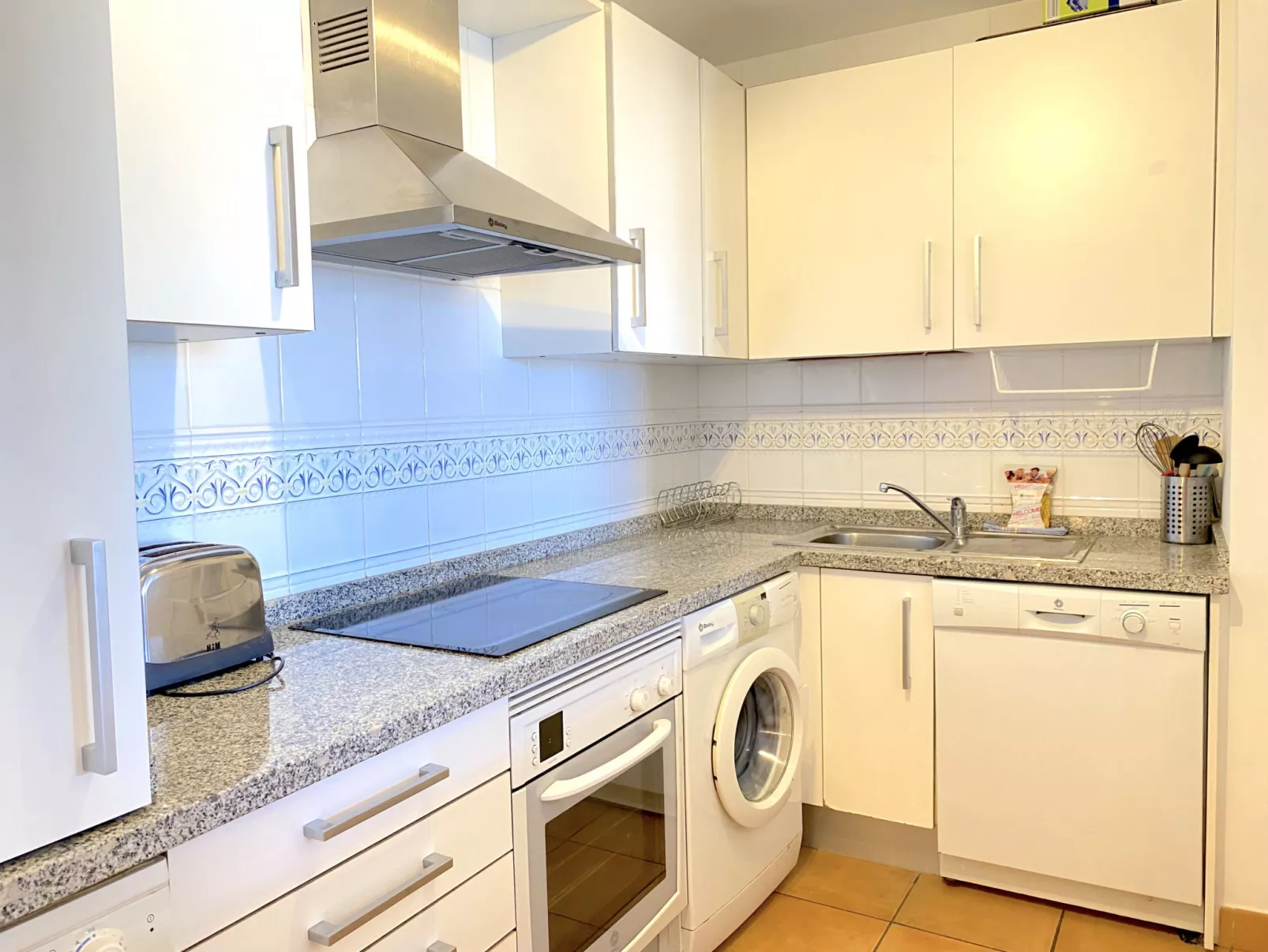Tamango Hill Alcazaba A 1B by Casasol - Inside