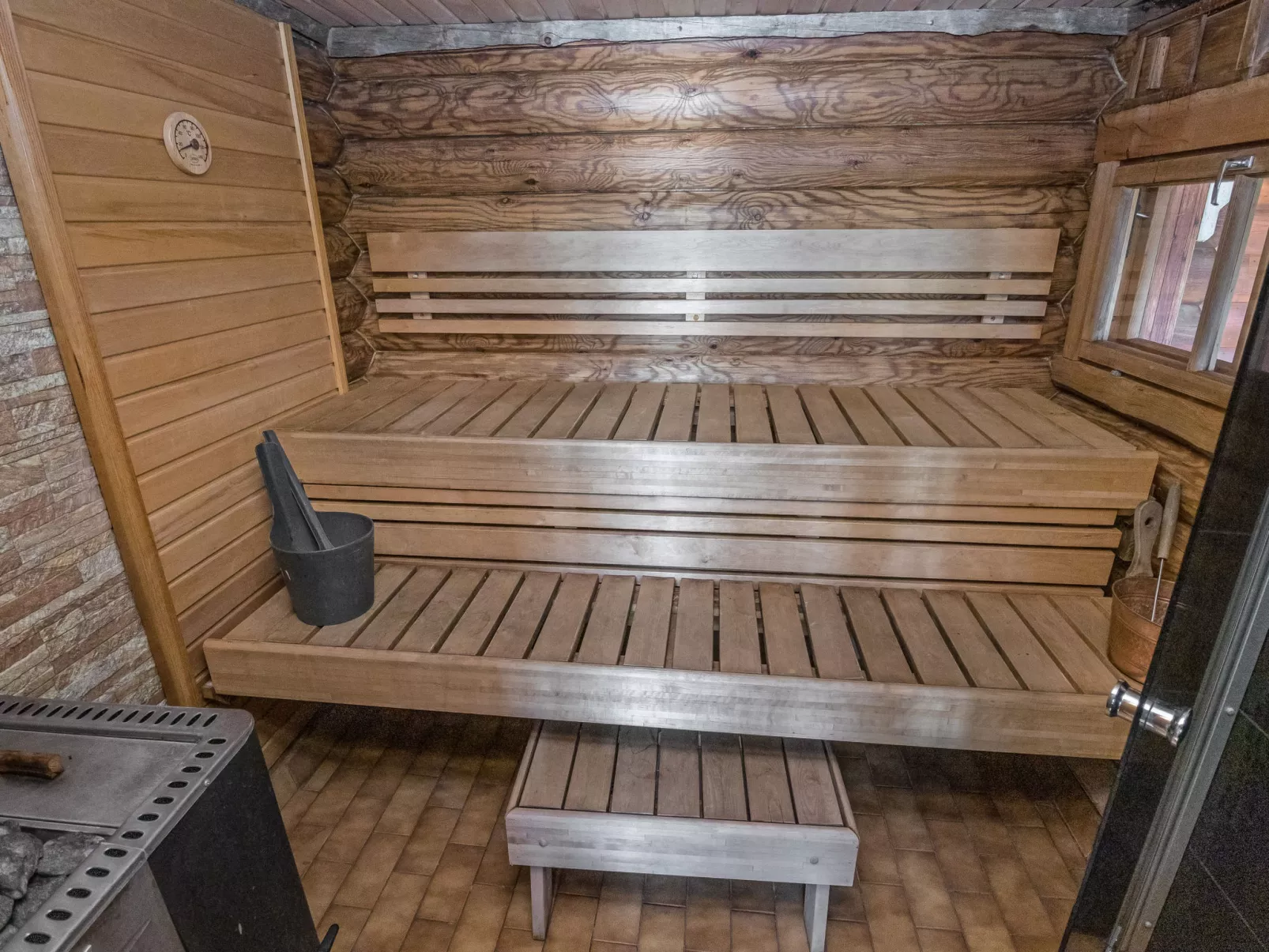 Peltoneuvos - Drinnen