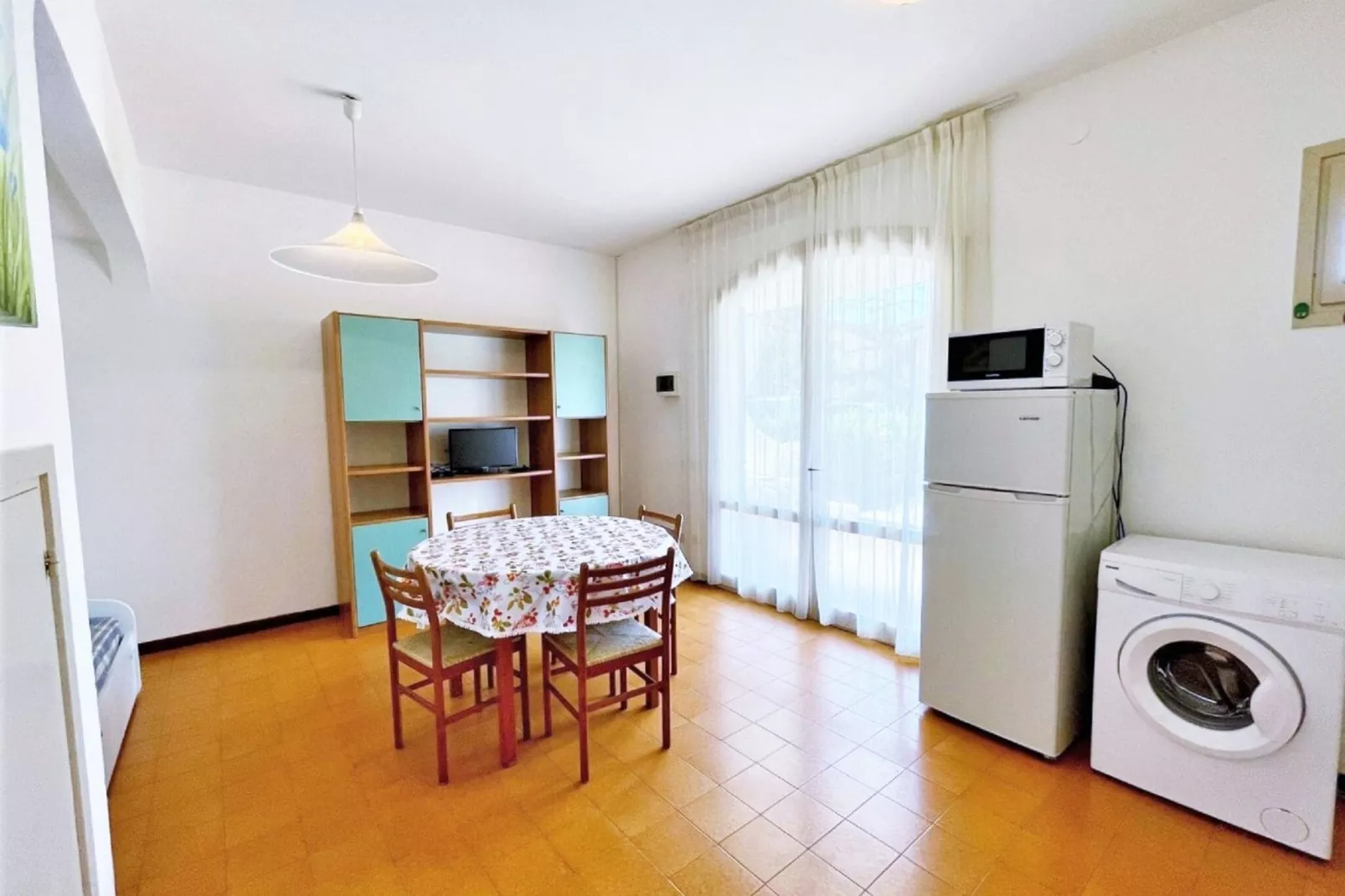 LN 34/94-Living room