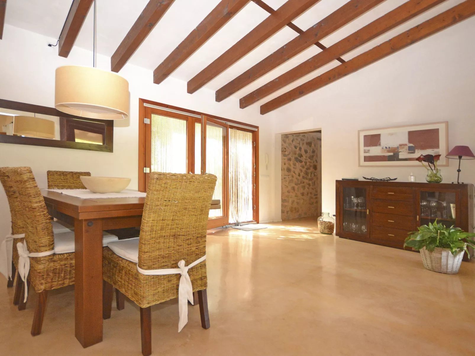 Es Romagueral - Inside