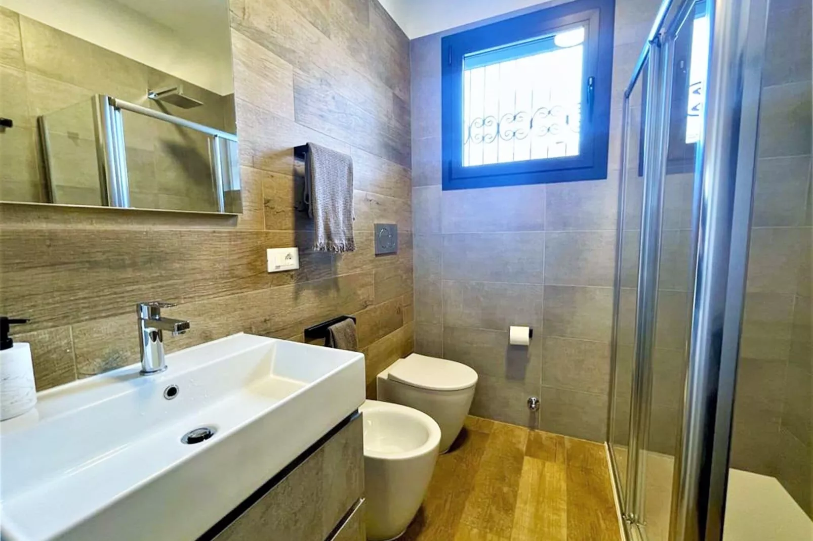 Villa Gabriella-Bathroom