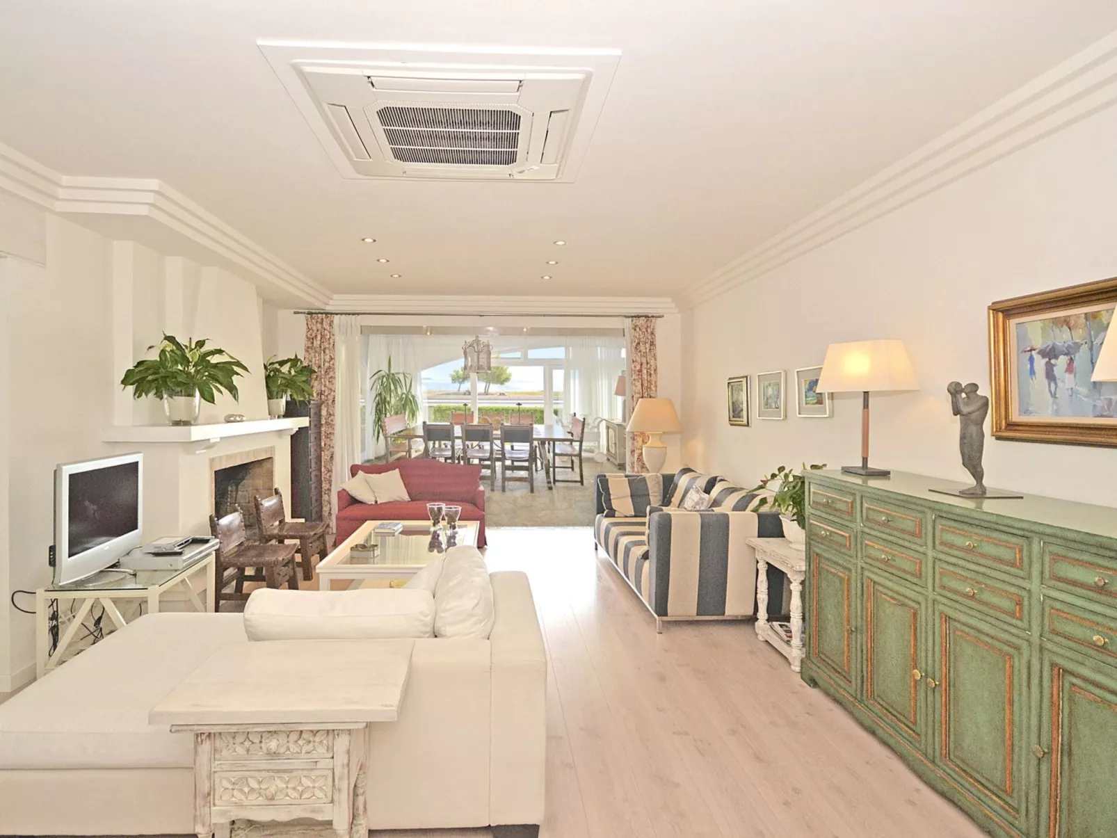 Llenaire - Xata - Inside