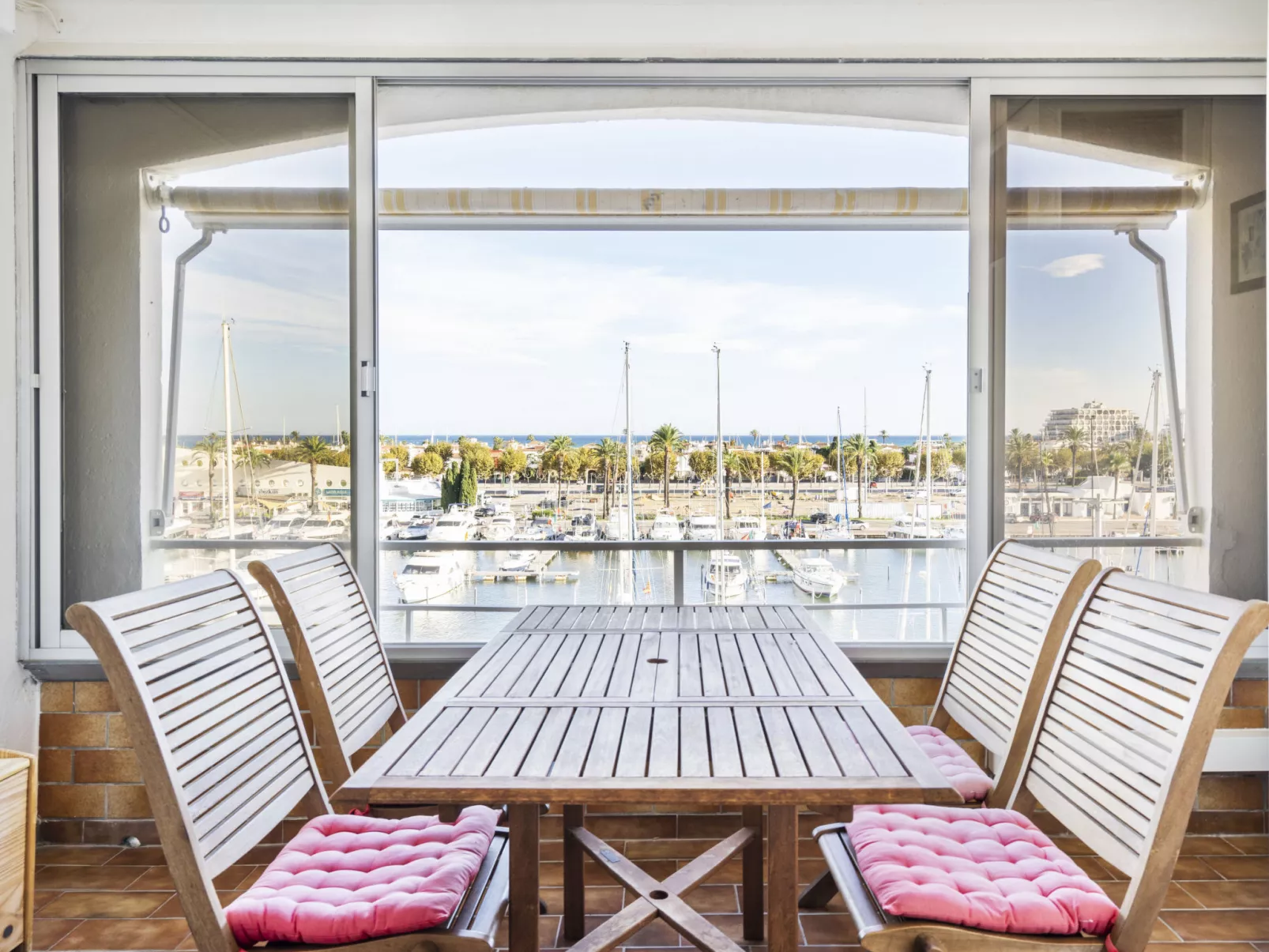 WELCS APARTAMENTO 227 EMP  con vistas al canal - Inside