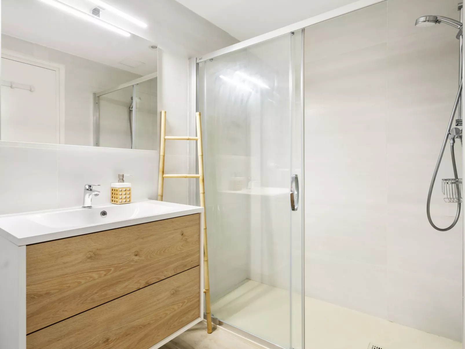 WELCS APARTAMENTO 101 EMP con vistas al Mar - Drinnen