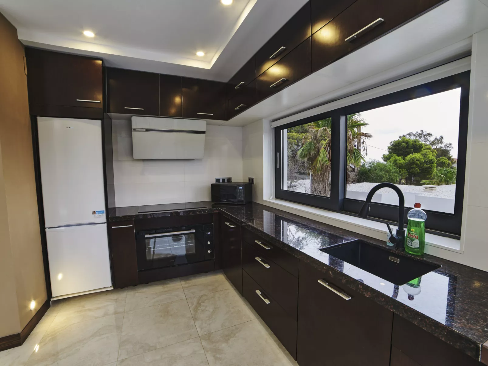 WELCS VILLA MODERNA 097 EMP con piscina - Drinnen