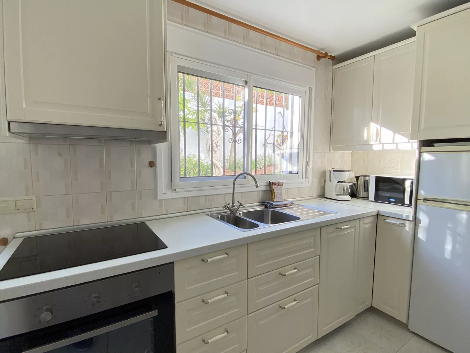 Villa Sandra Al Fresco Apartment by Casasol - Drinnen