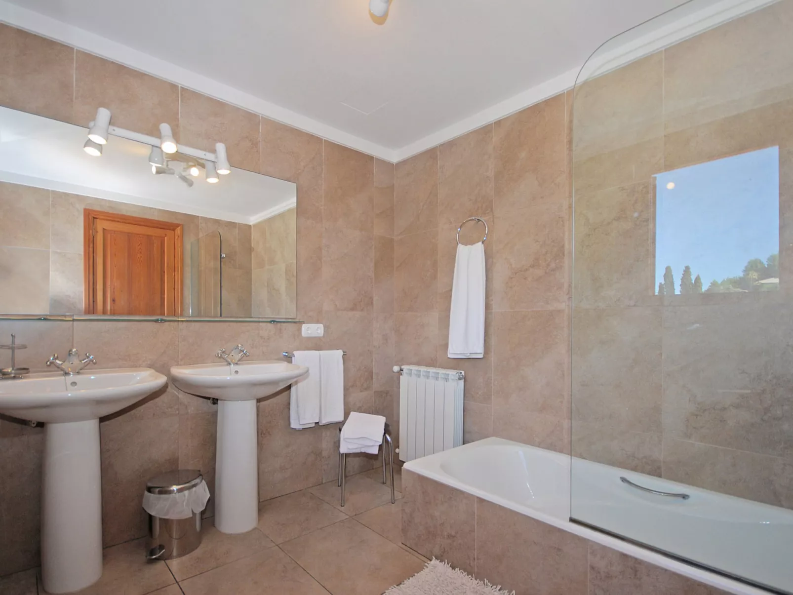 Pla de ses rotes - Drinnen