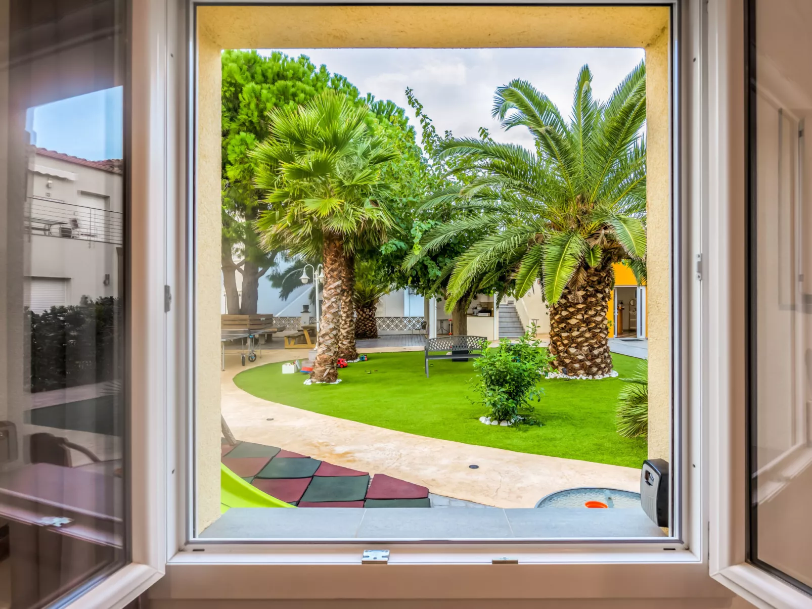 La Vida Sin Limites I EMP - Outside