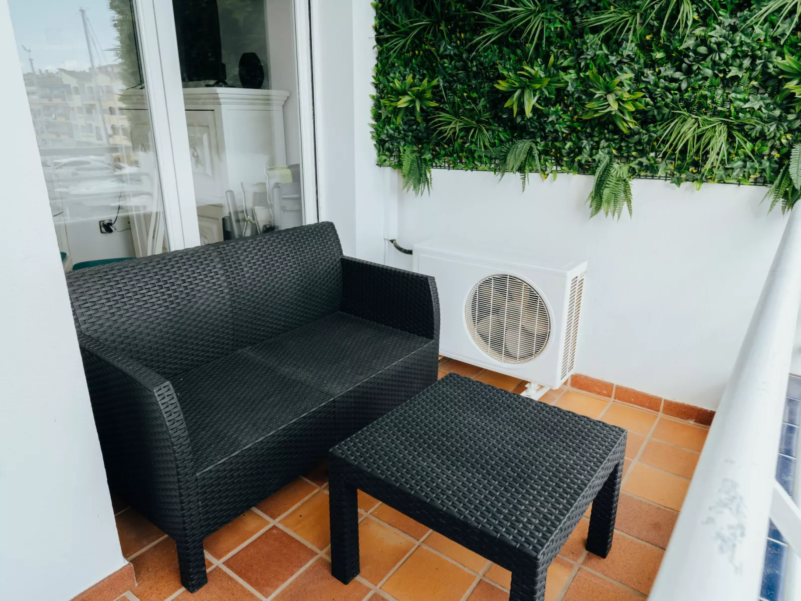 WELCS ESTUDIO 195 EMP con vistas al canal - Drinnen