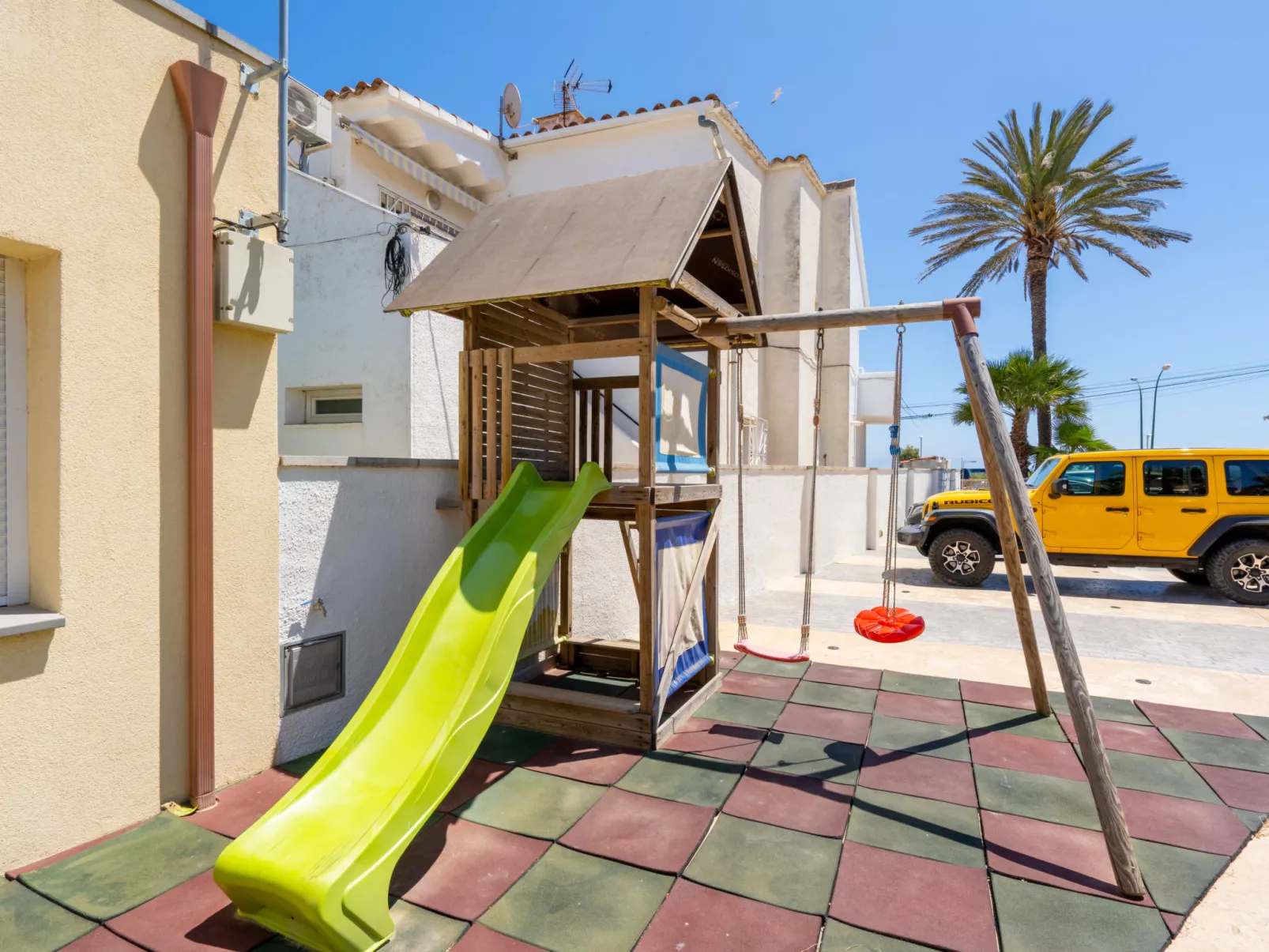 La Vida Sin Limites F  EMP - Outside