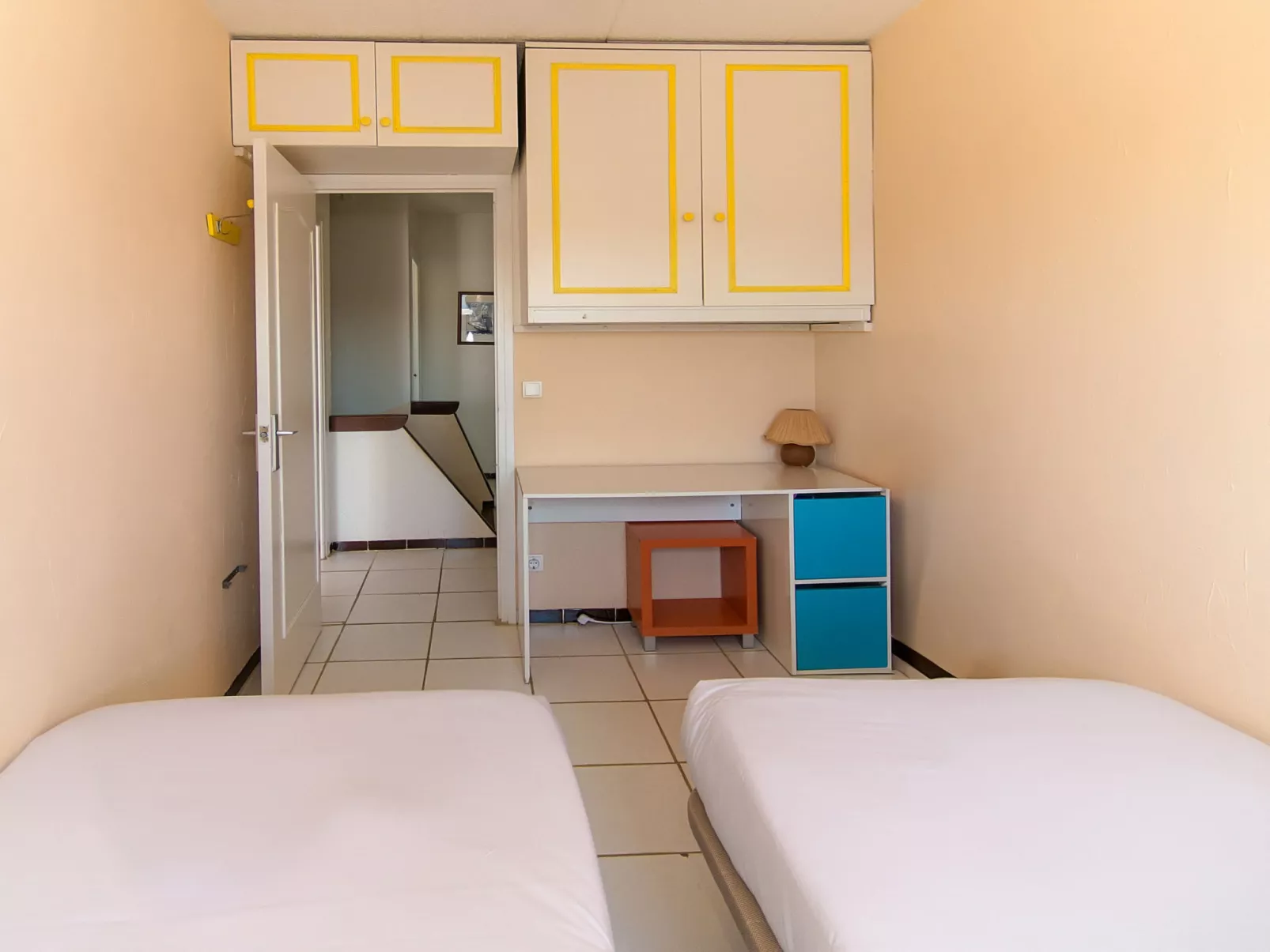 WELCS CASA  240 EMP con piscina y vista al canal - Drinnen