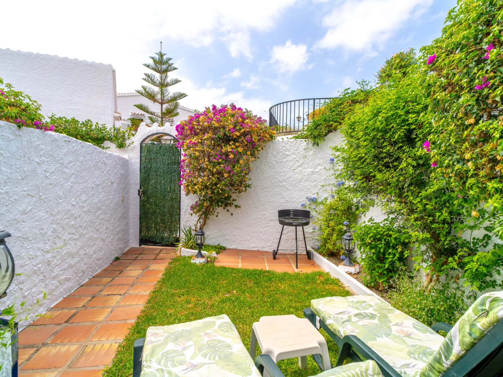 Capistrano Village Garden by Casasol - Draußen