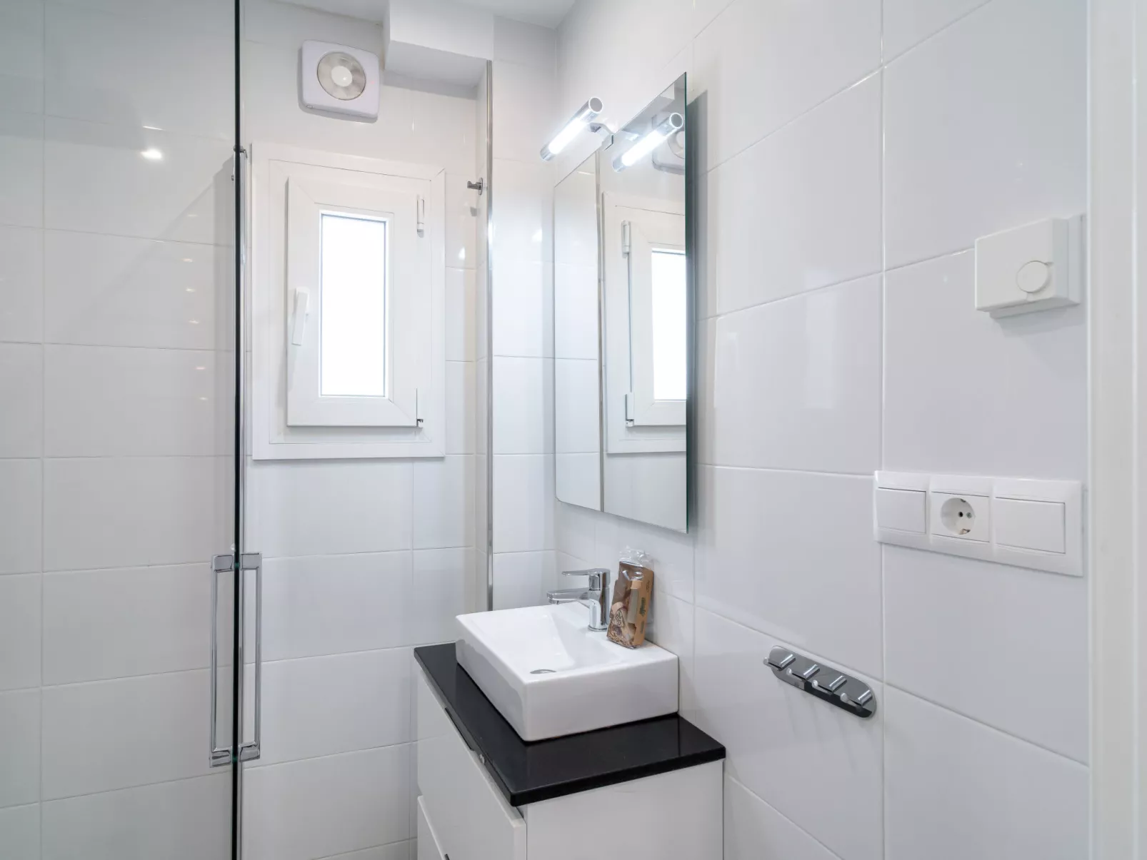 Tuhillo E1 Luxury Seaview by Casasol - Drinnen