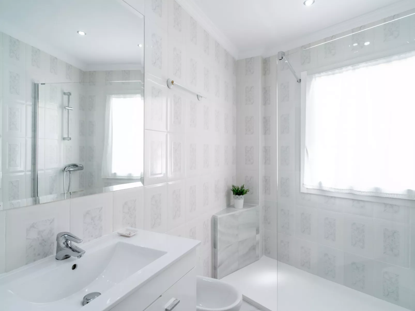 Stella Maris Beachfront B by Casasol - Dedans