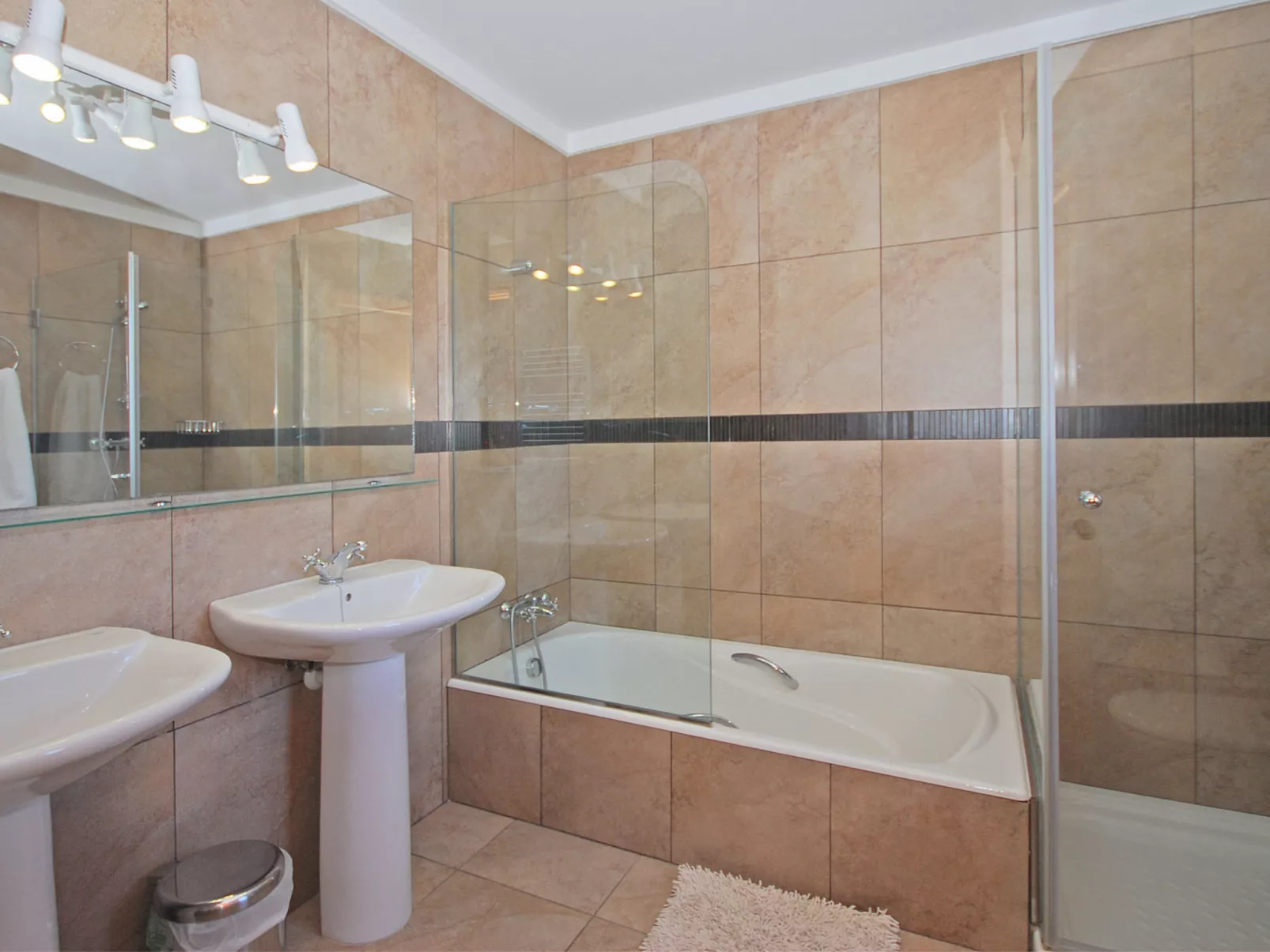 Pla de ses rotes - Drinnen