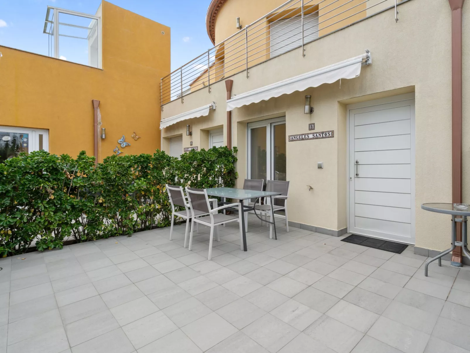 La Vida Sin Limites B EMP - Outside