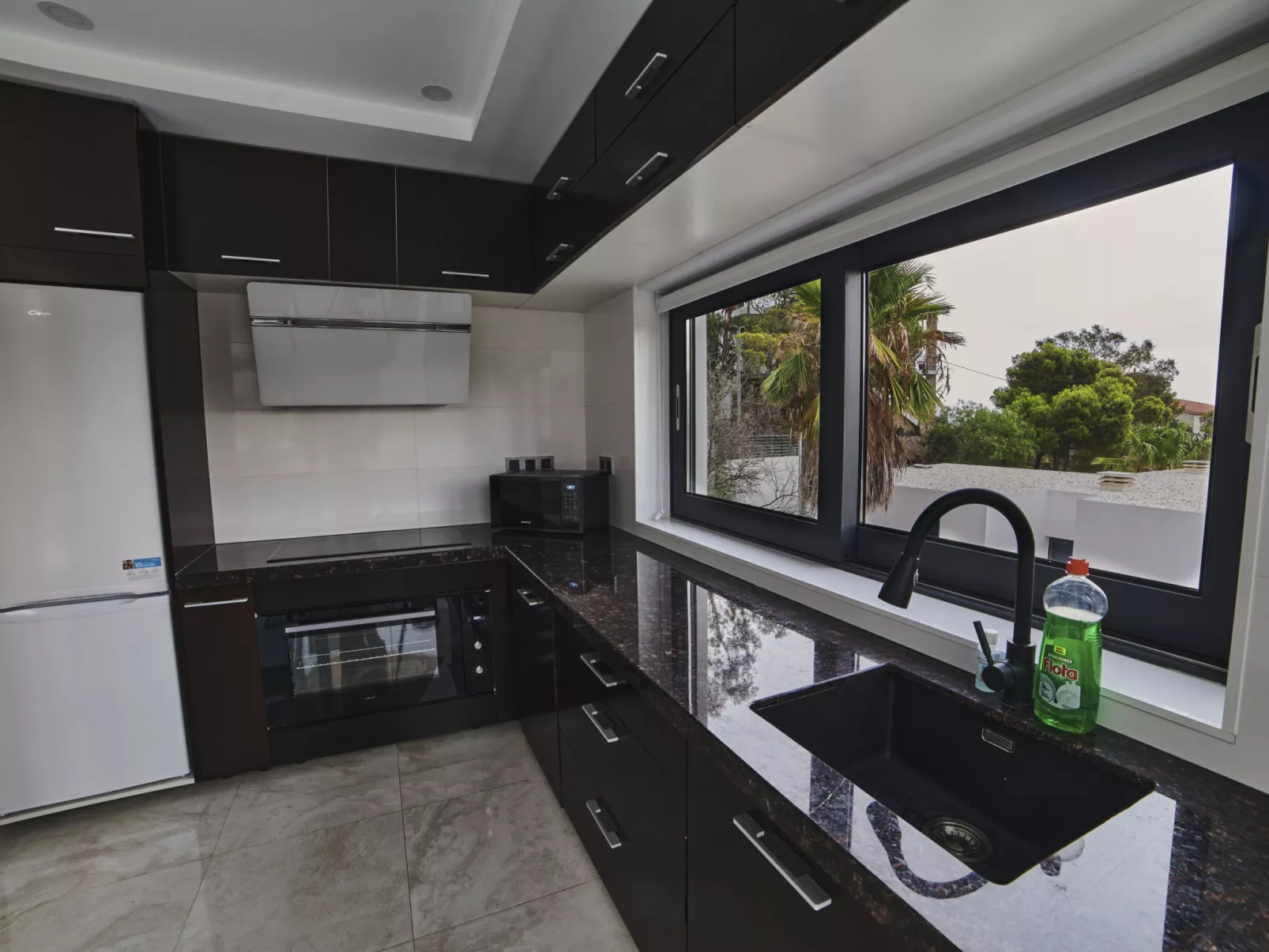 WELCS VILLA MODERNA 097 EMP con piscina - Drinnen