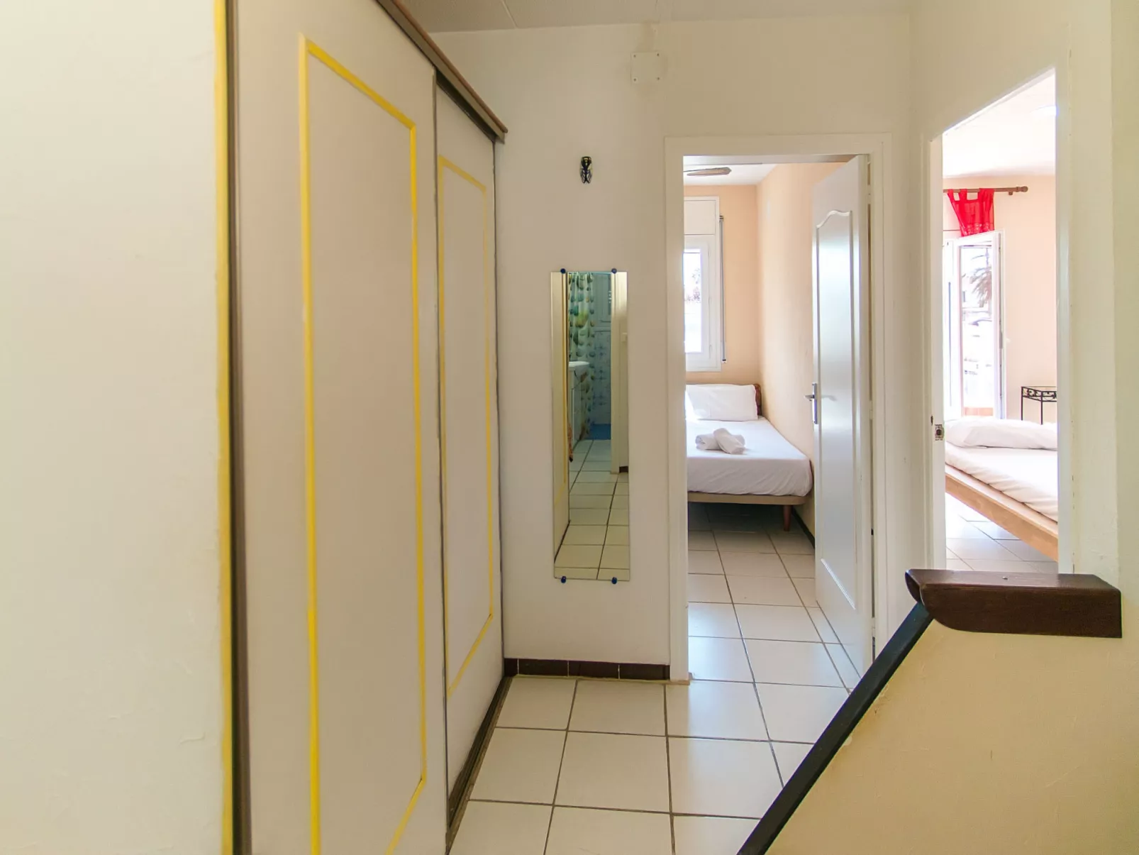 WELCS CASA  240 EMP con piscina y vista al canal - Drinnen