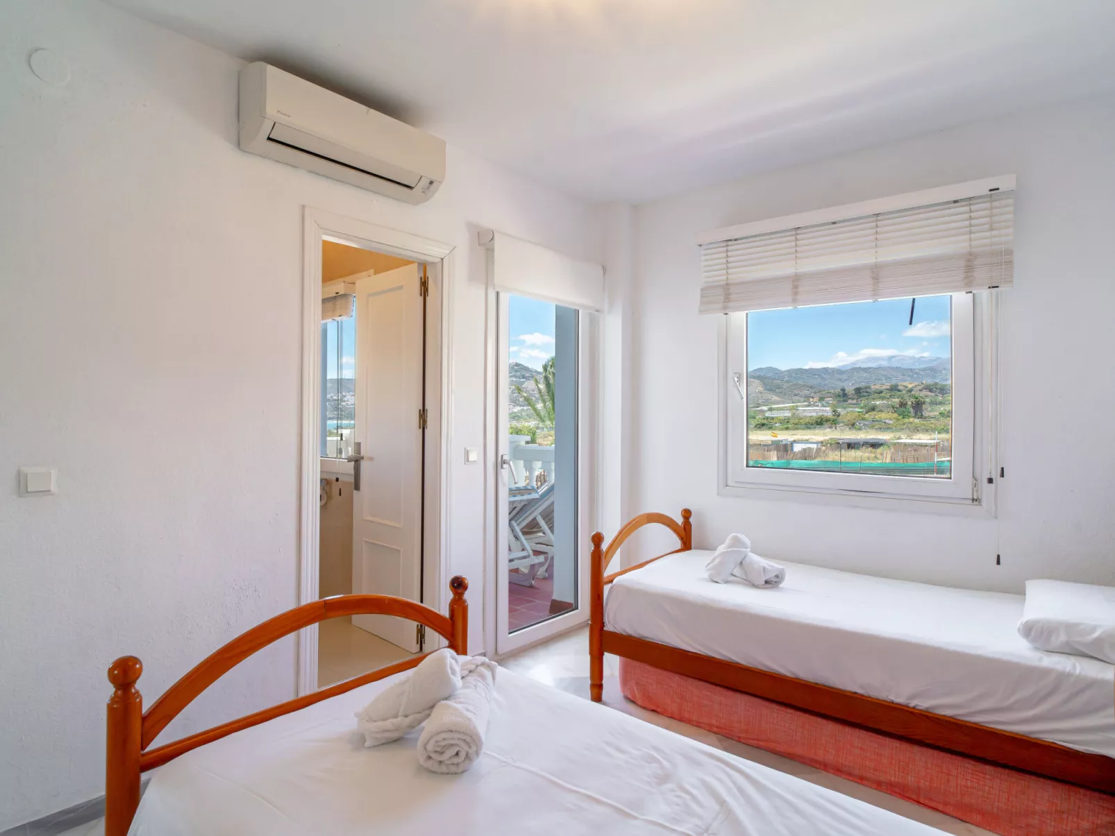 Stella Maris Beachfront 1J by Casasol - Dedans