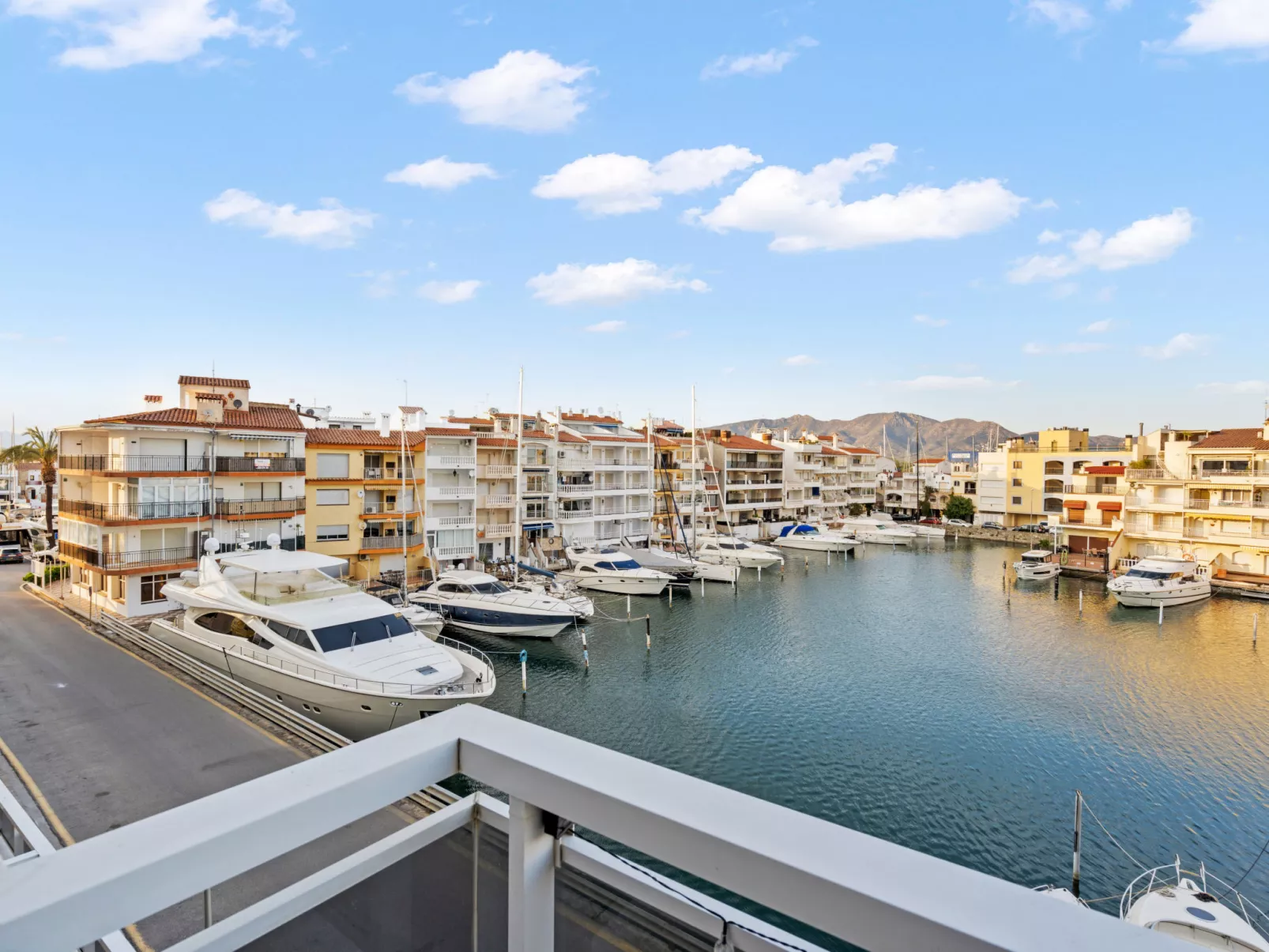 WELCS APARTAMENTO 055 EMP con terraza y vistas - Outside