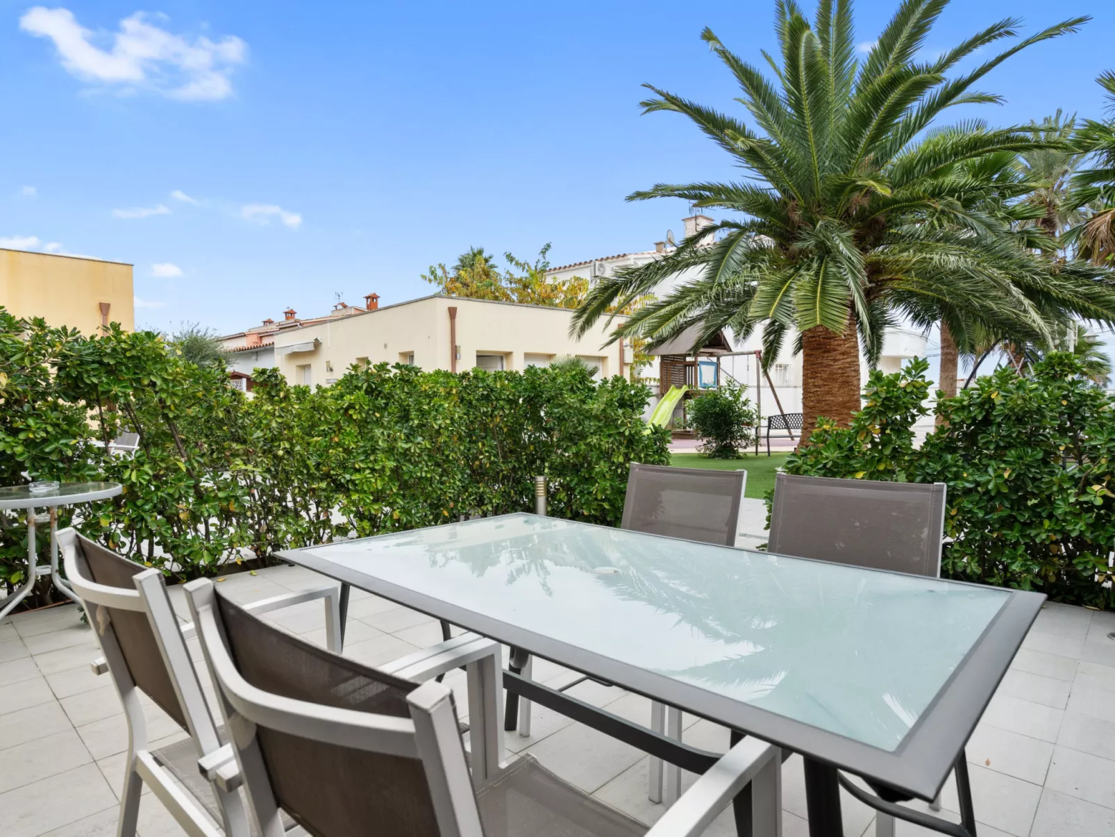 La Vida Sin Limites B EMP - Outside