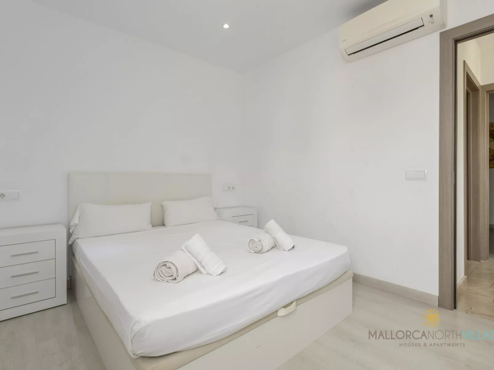 Villa Iola: Moderna Casa en Platja de Muro - Inside