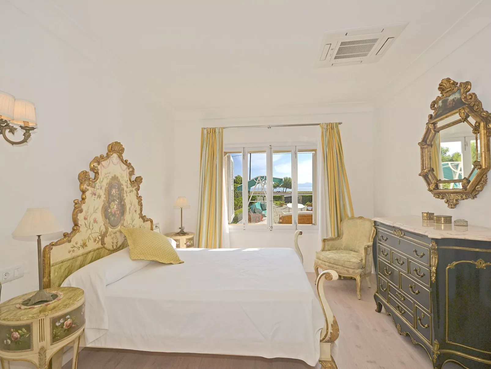 Llenaire - Xata - Inside