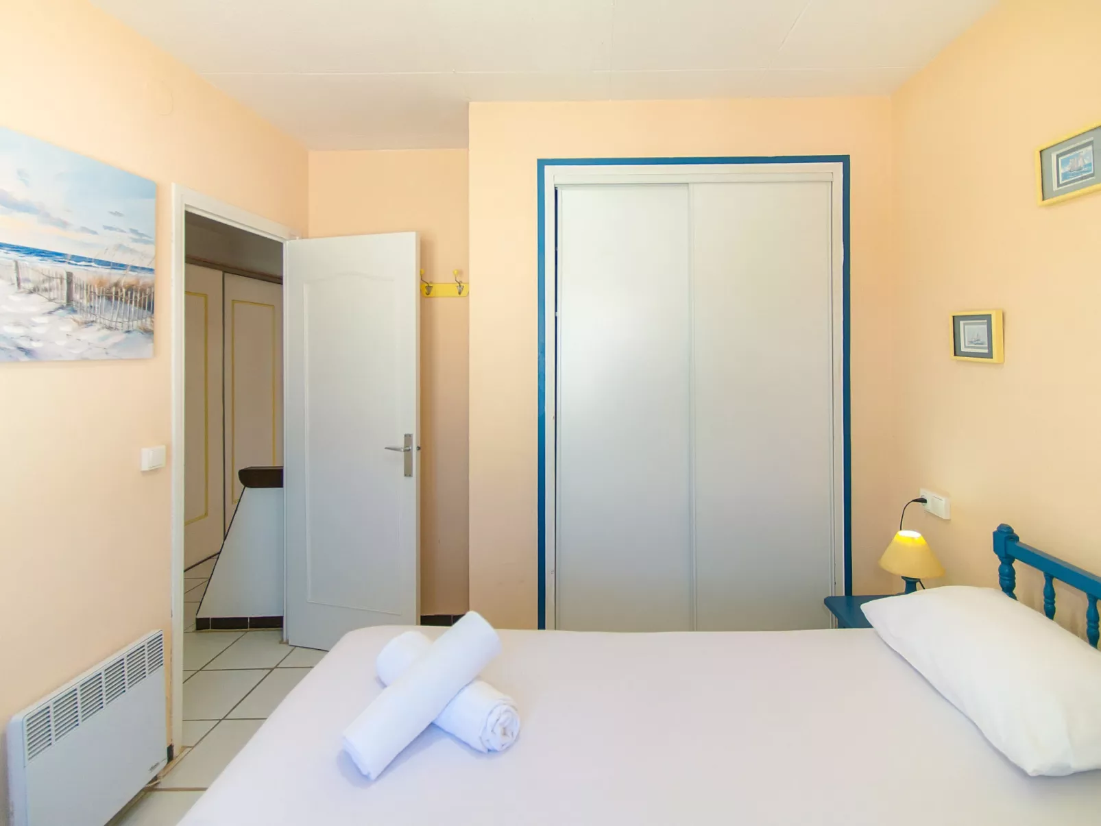 WELCS CASA  240 EMP con piscina y vista al canal - Drinnen