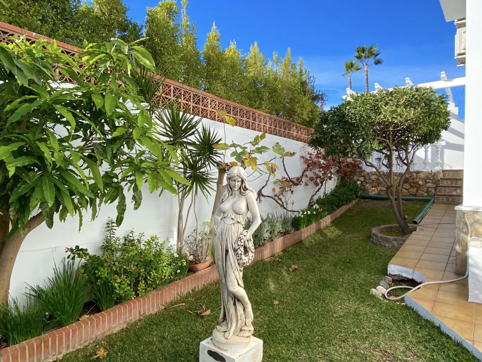 Villa Sandra Al Fresco Apartment by Casasol - Draußen