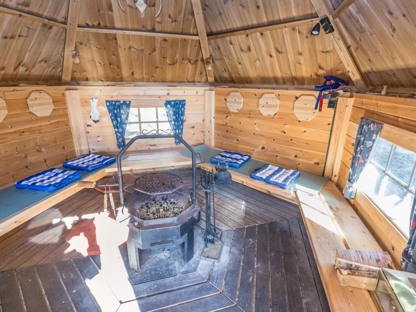 Peltoneuvos - Drinnen