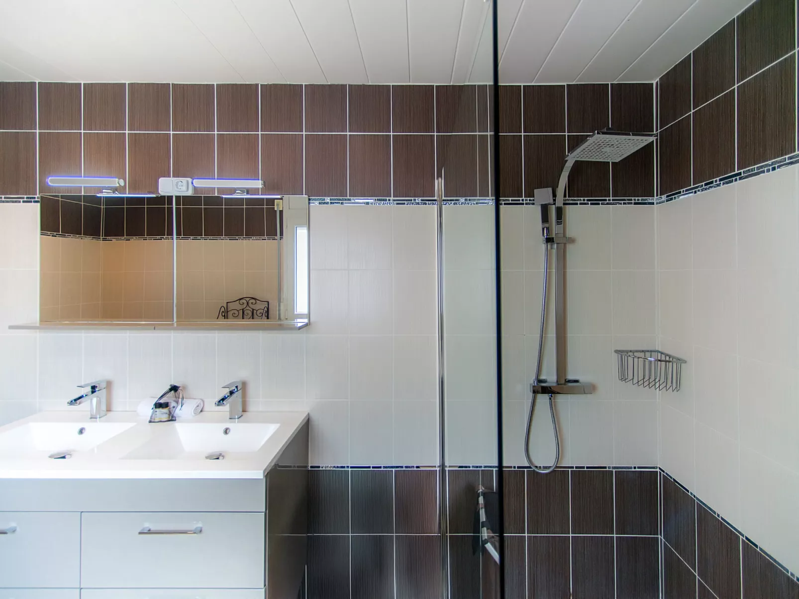 WELCS CASA 111 EMP con piscina - Inside