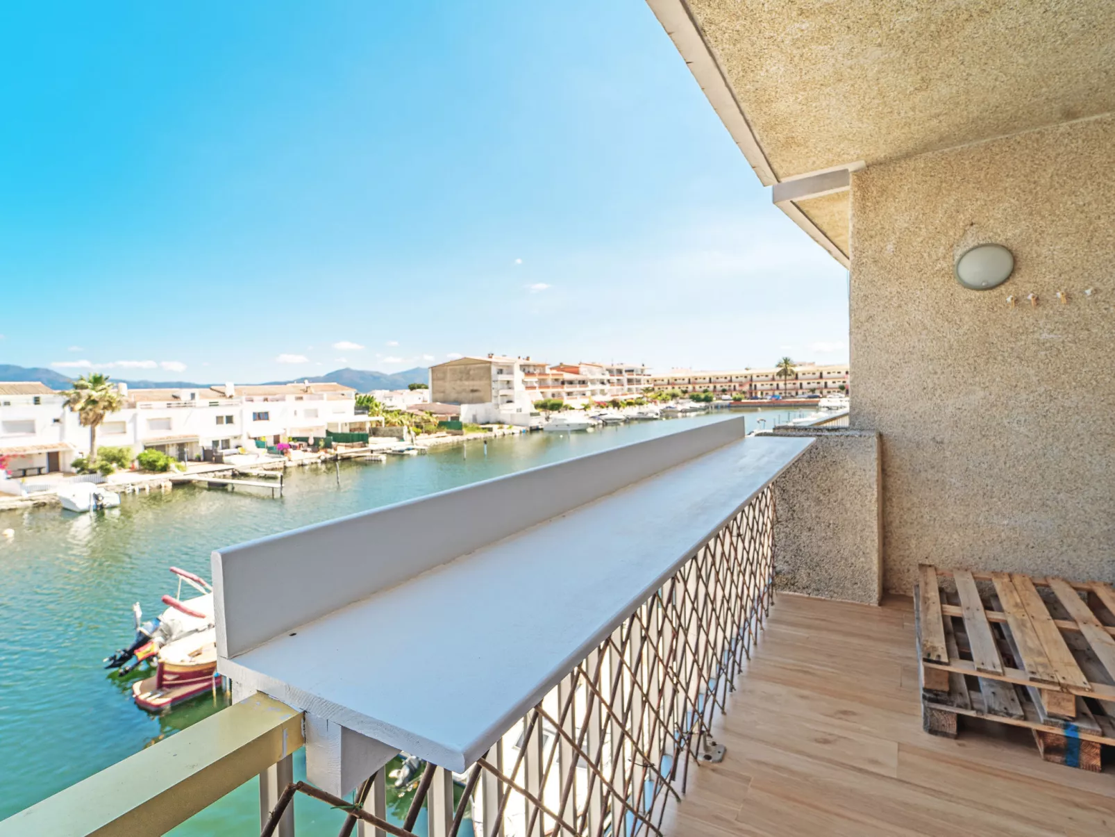 WELCS APARTAMENTO 143 EMP con vistas al canal - Outside