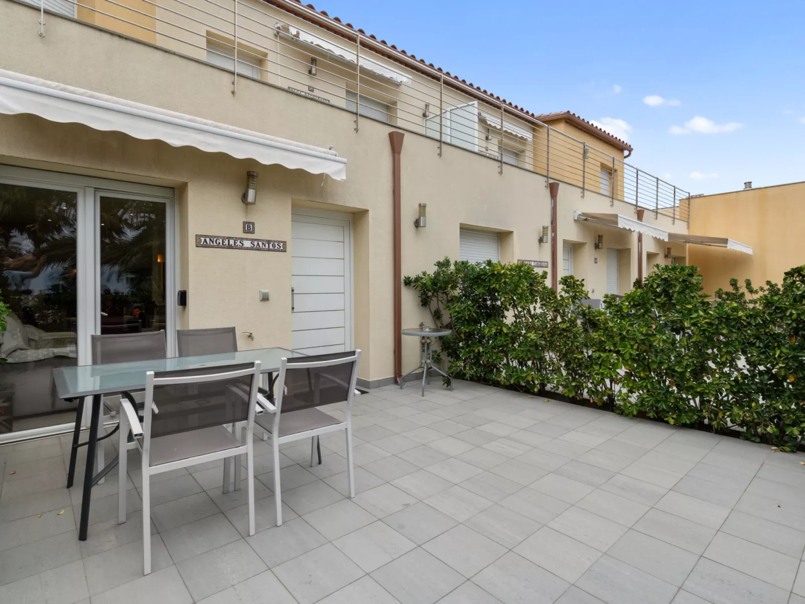 La Vida Sin Limites B EMP - Outside