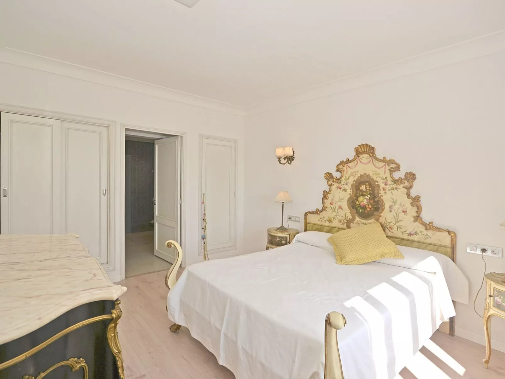 Llenaire - Xata - Inside