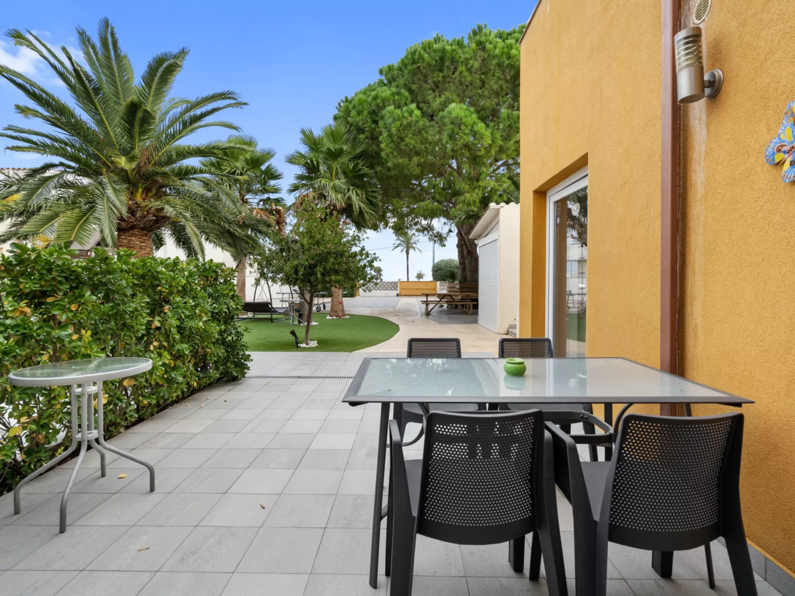 La Vida Sin Limites A EMP - Outside