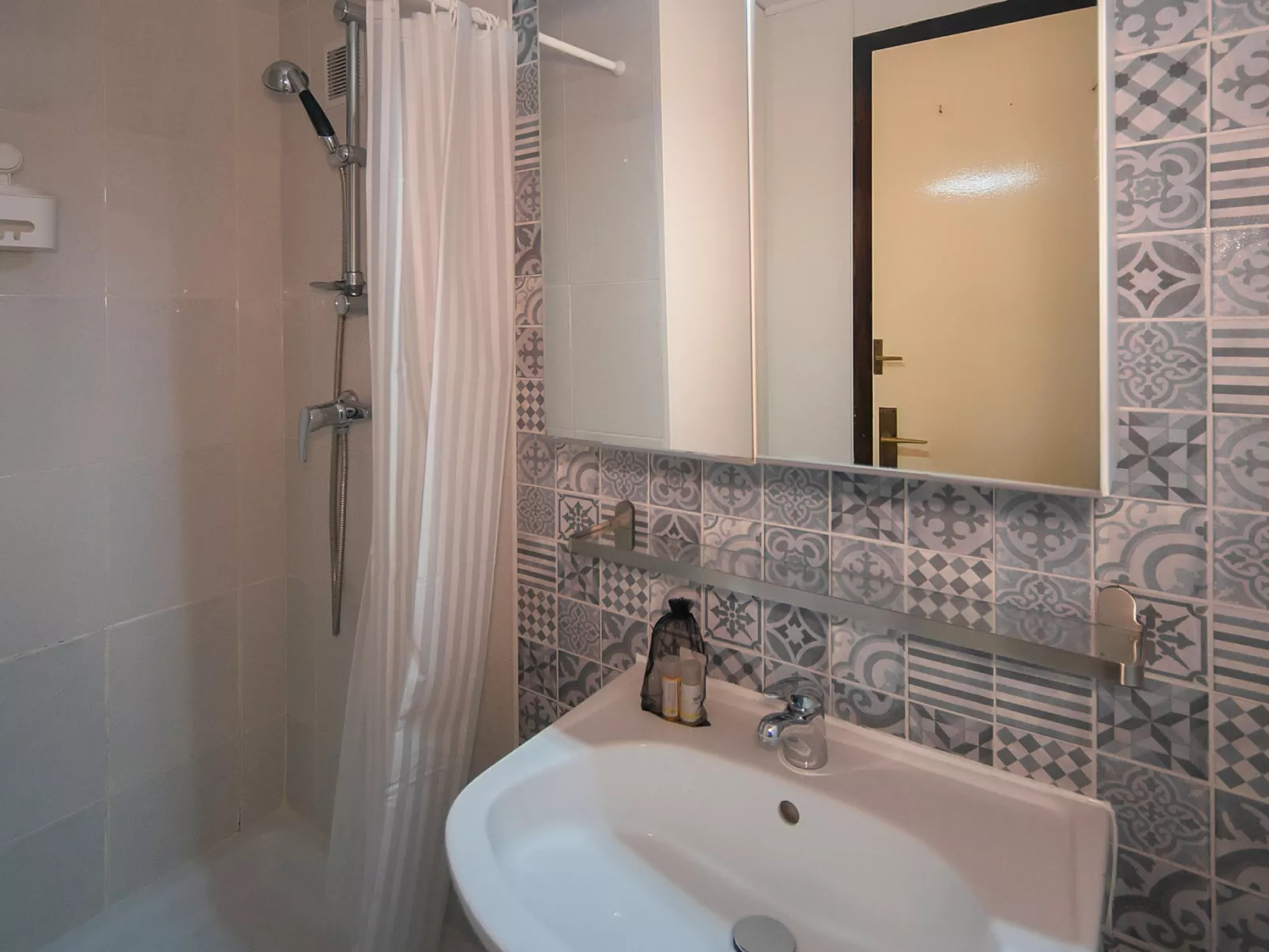 WELCS APARTAMENTO 224 EMP con TERRAZA - Drinnen