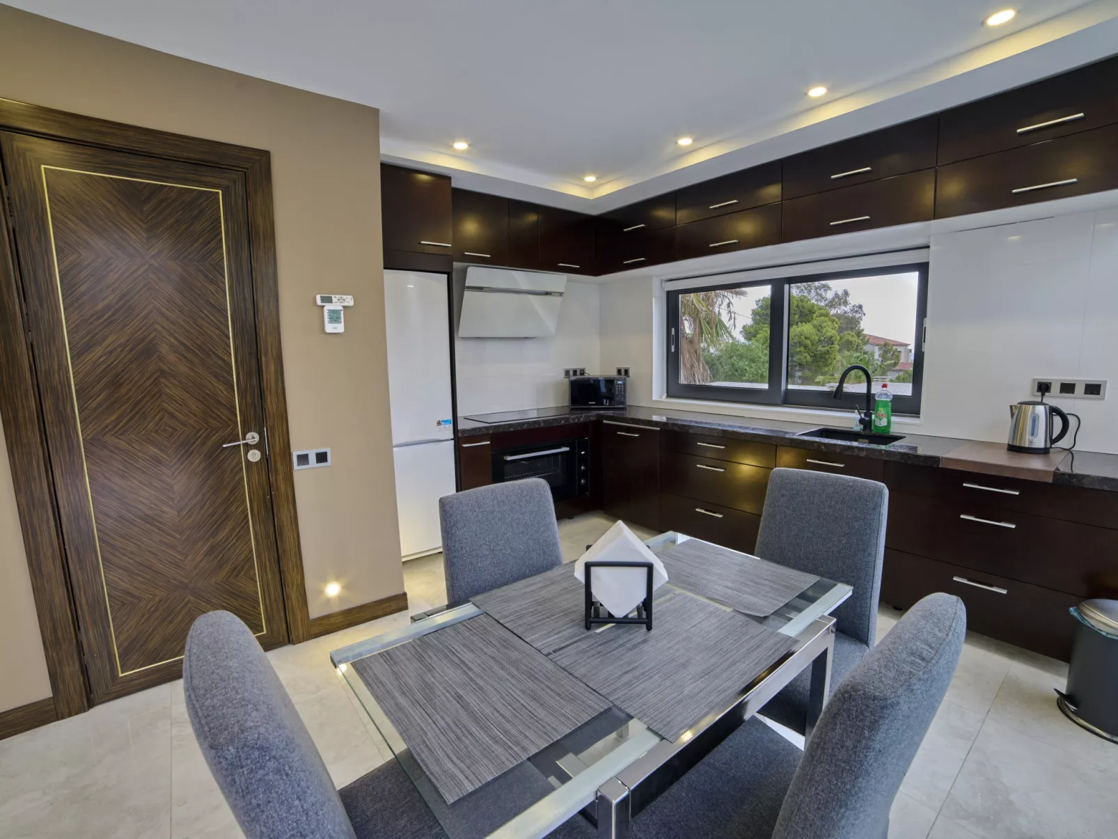 WELCS VILLA MODERNA 097 EMP con piscina - Drinnen