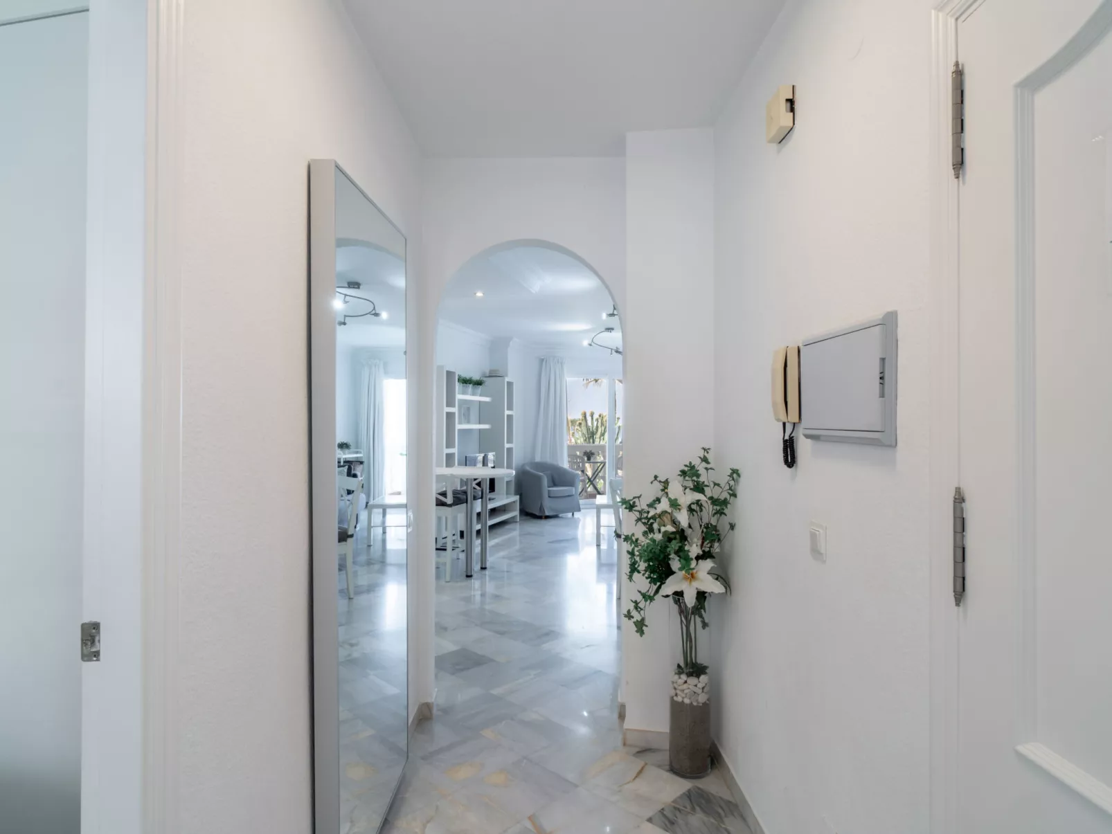 Stella Maris Beachfront B by Casasol - Dedans