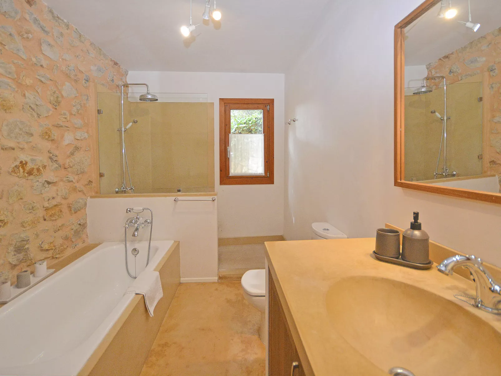 Es Romagueral - Inside