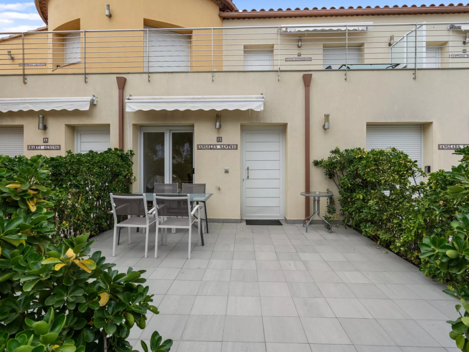 La Vida Sin Limites B EMP - Outside