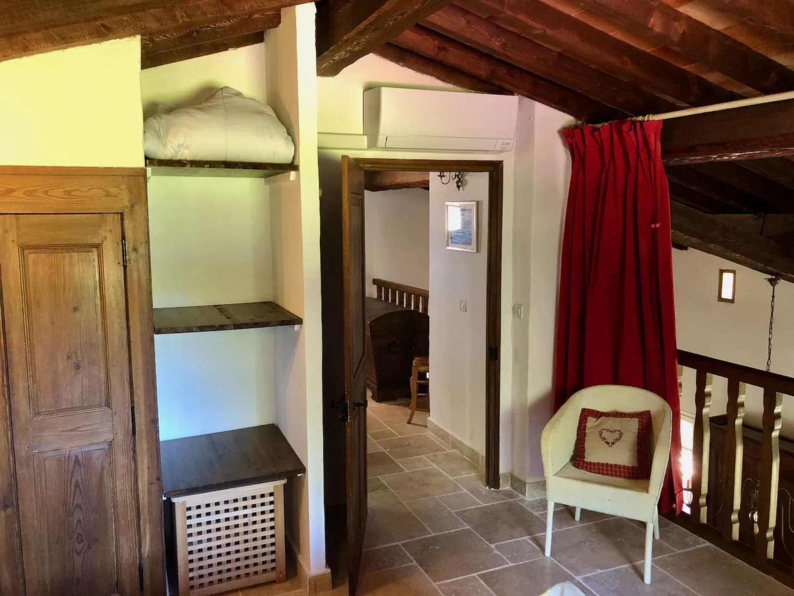 CLOS DES CHENES - Inside