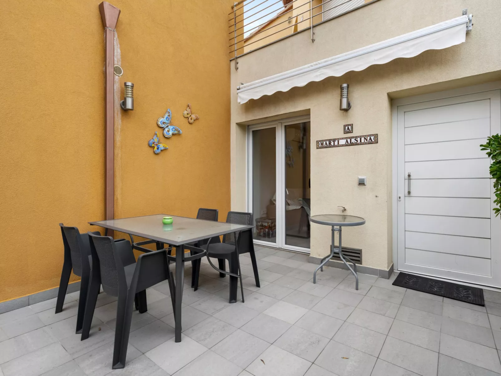 La Vida Sin Limites A EMP - Outside