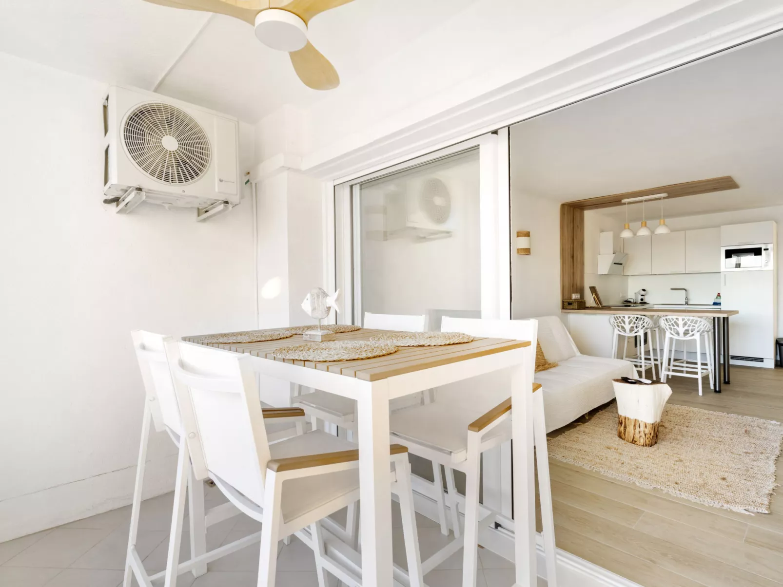 WELCS APARTAMENTO 101 EMP con vistas al Mar - Drinnen