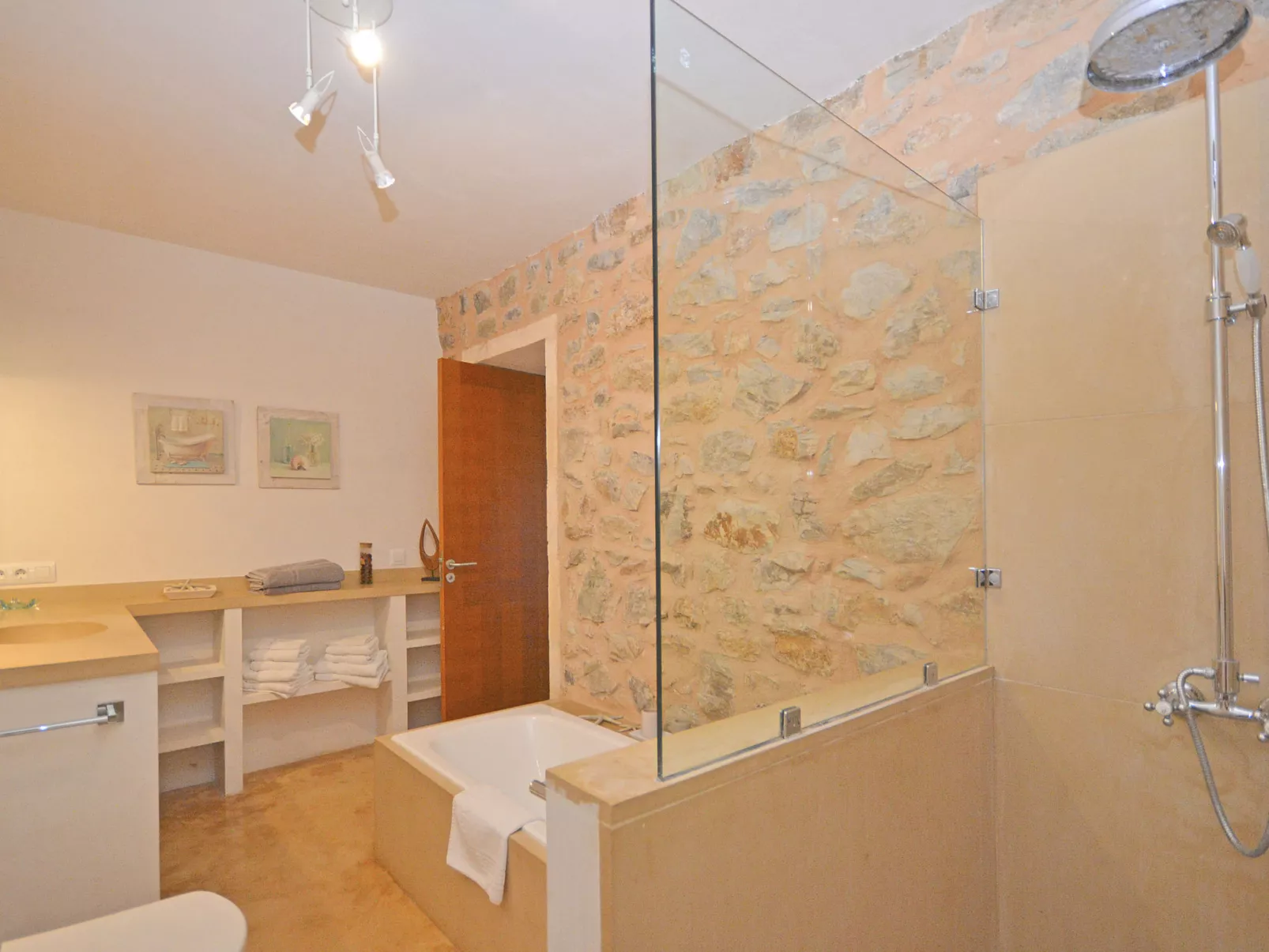 Es Romagueral - Inside