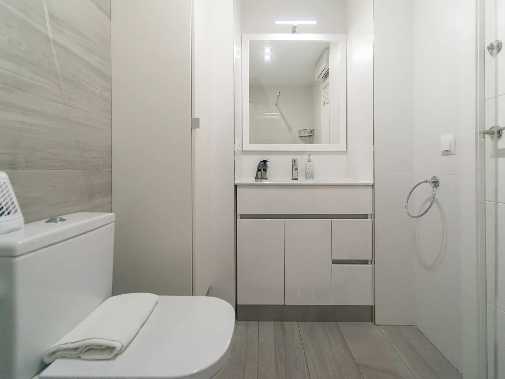 WELCS APARTAMENTO 264 EMP con vistas al canal - Drinnen