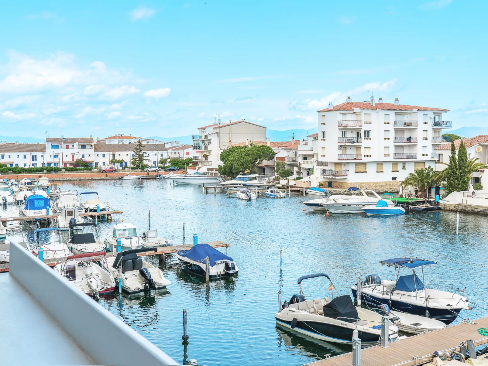 WELCS APARTAMENTO 143 EMP con vistas al canal - Outside